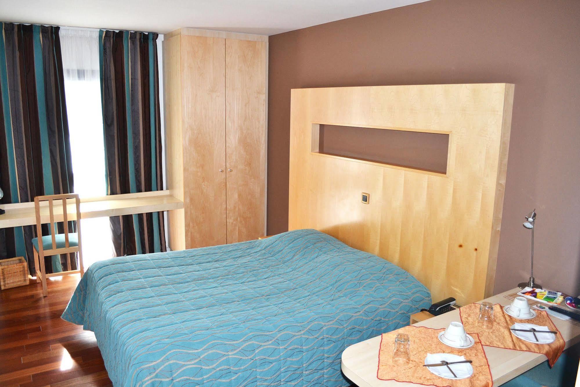Hotel La Scala Pithiviers Ngoại thất bức ảnh