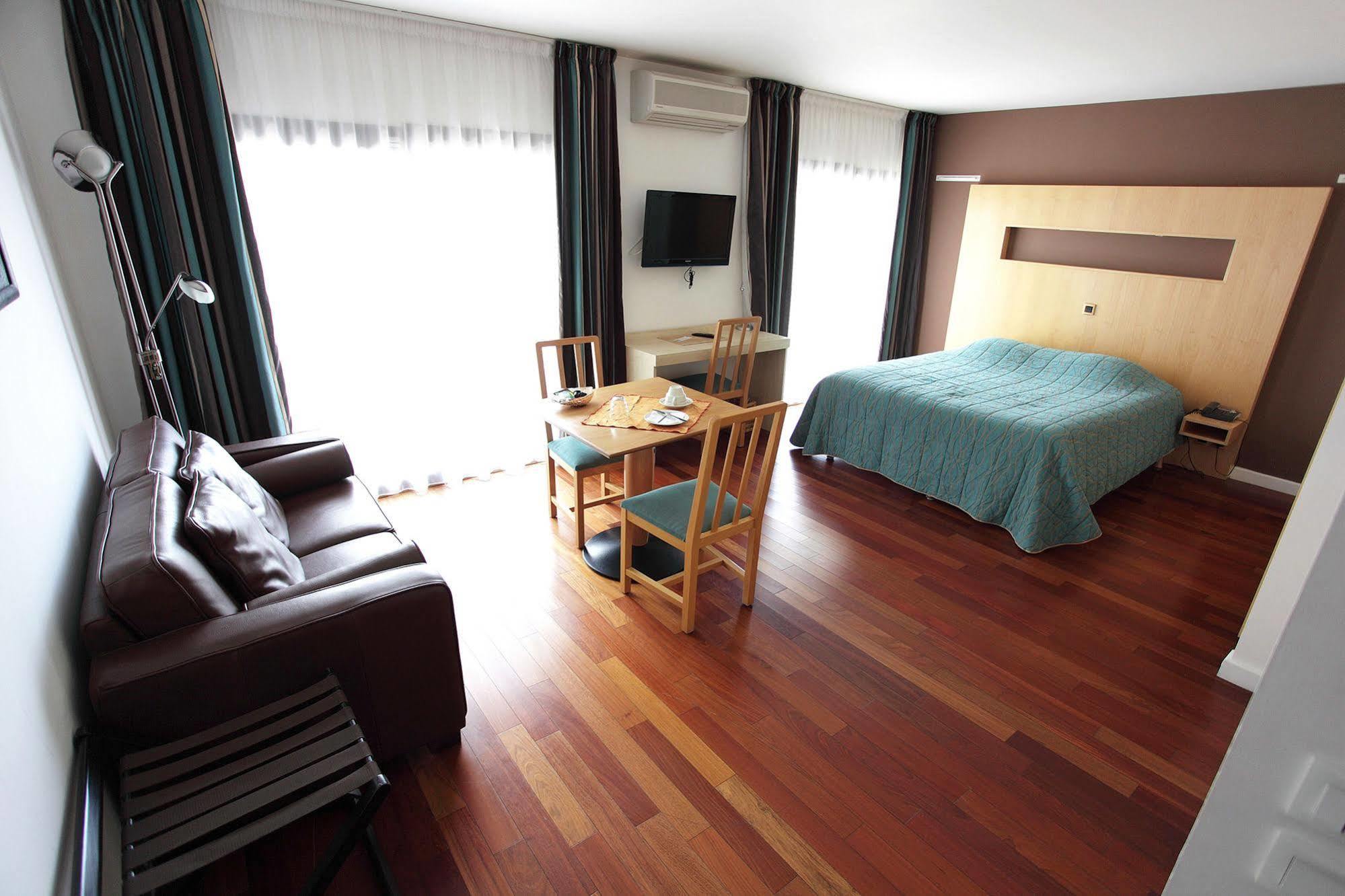Hotel La Scala Pithiviers Ngoại thất bức ảnh